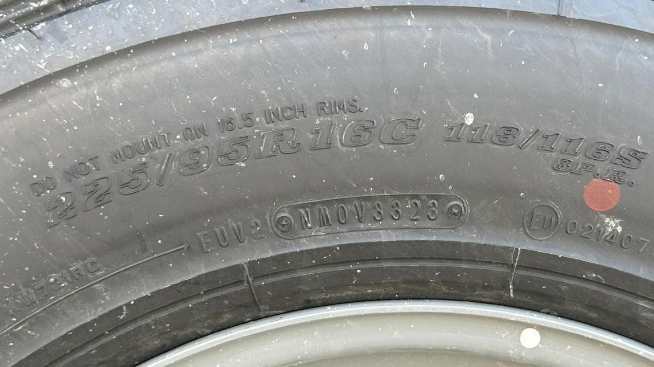 Toyota Land Cruiser Pick Up Toyota/LC79 DSL SC 4.2L /0AEH5 3 seater 2 AIRBAG & ABS NEW FACE MT( for export only )