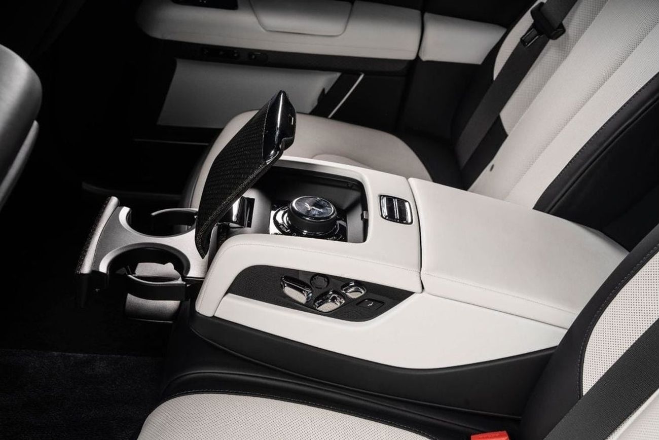 رولز رويس جوست 2022-ROLLS ROYCE GHOST BLACK BADGE-GCC -FULL AGMC HISTORY-SERVICE CONTRACT AND WARRANTY TILL JAN2026