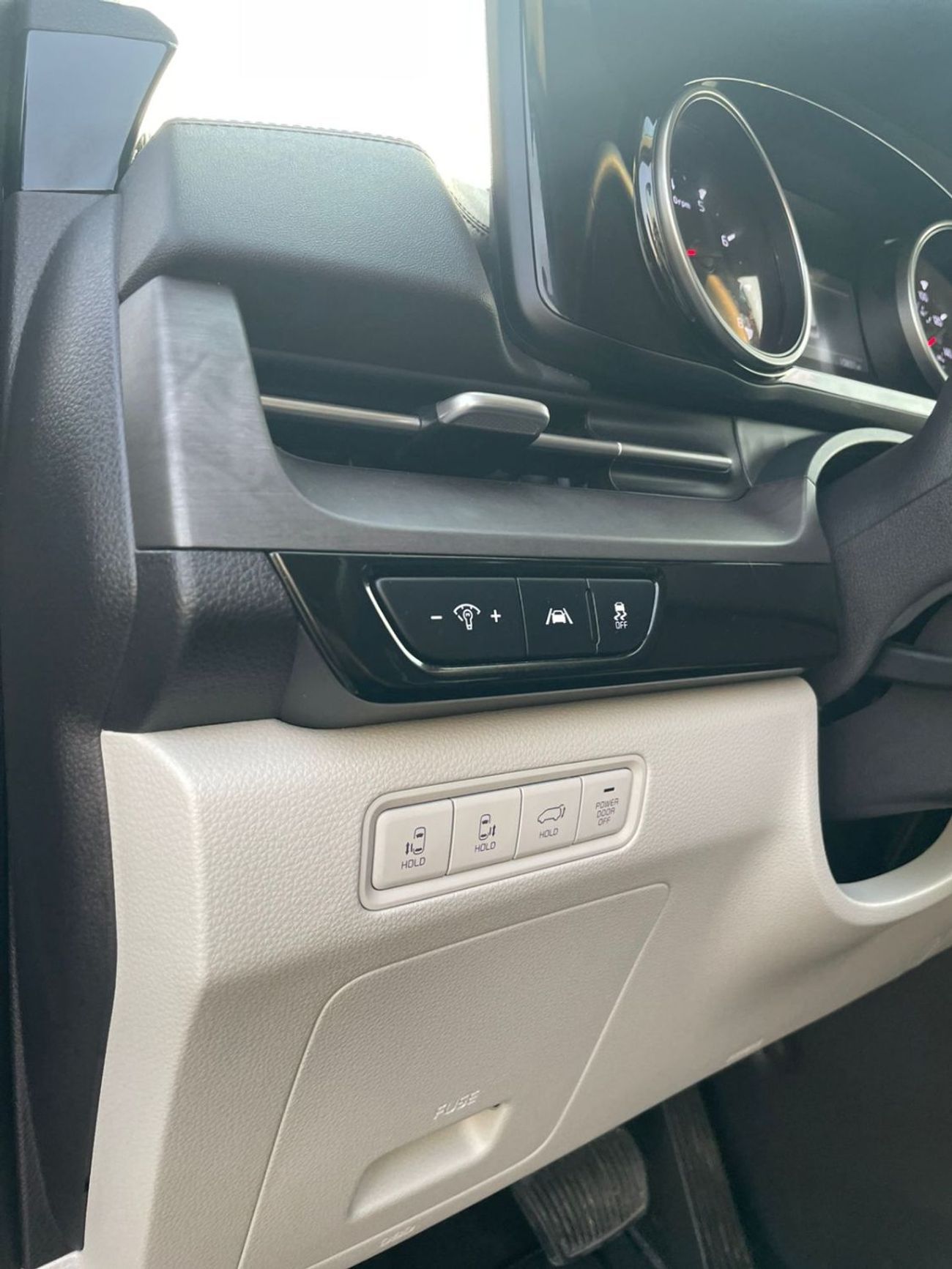 Kia Carnival 2024 Kia Carnival EX 3.5L V6 - Full Option - 8 Seater - Front & Rear Radar Sensor - Trunk / Door Ful