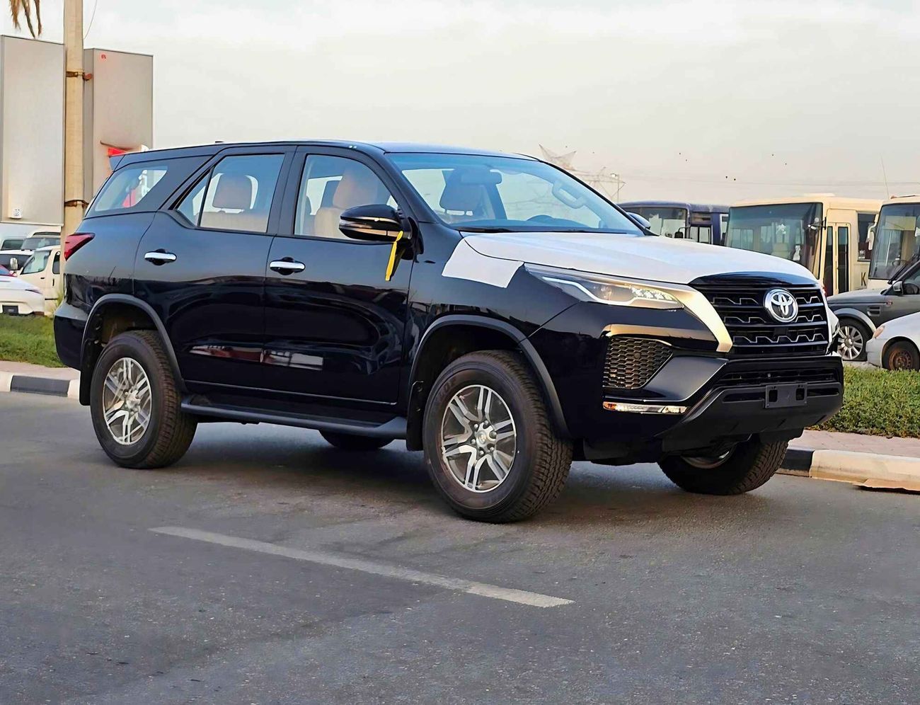 Toyota Fortuner 2.7L Petrol / 4WD / Alloy Wheel / CODE#FP27F