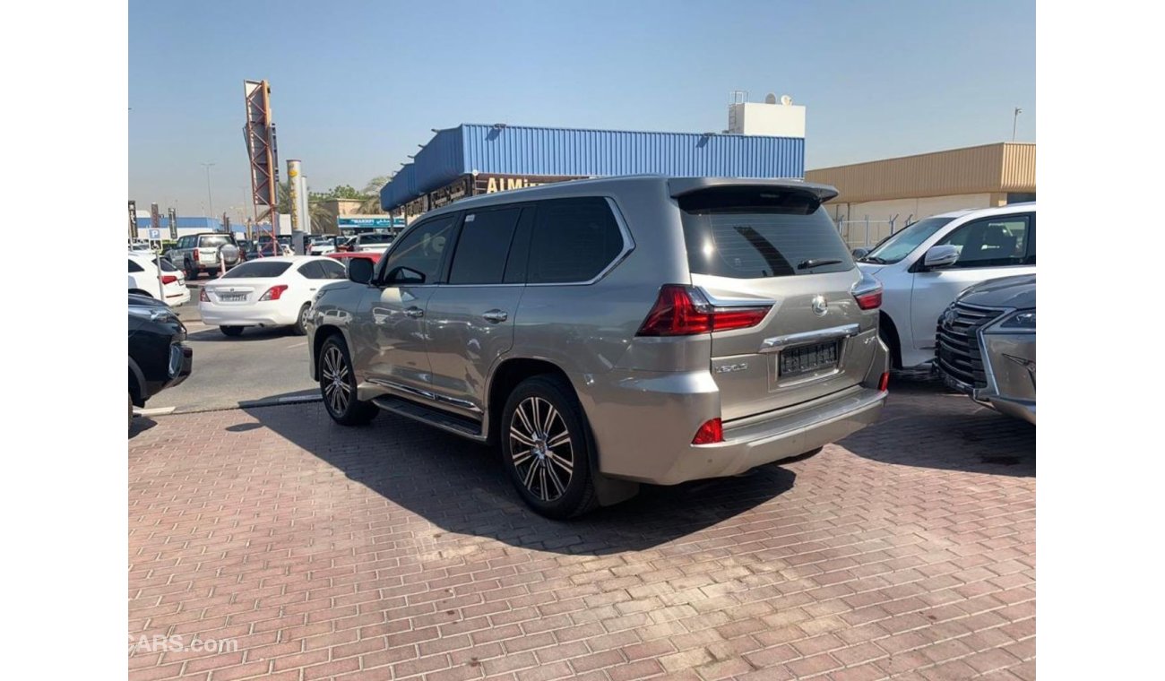 Lexus LX570