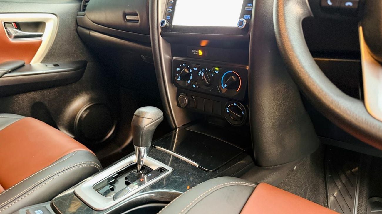 تويوتا فورتونر LEGENDER BODY KIT INSTALLED | LEATHER SEATS | PARKING SENSORS | 2.8L | AUTO | POWER WINDOWS