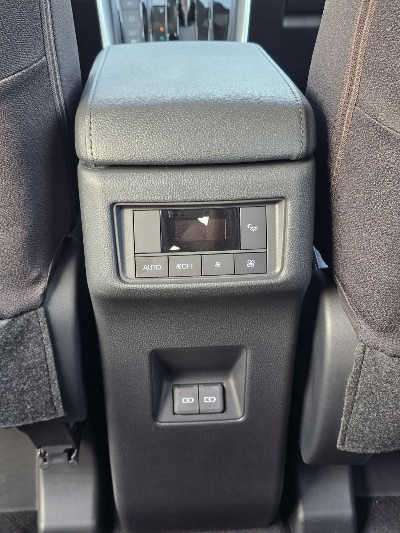 Toyota Innova 2.0L HyCross 7S Hybrid