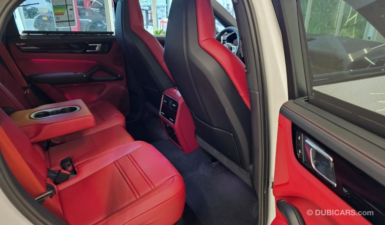 New Porsche Cayenne Cayenne Coupe Platinum Edition 2023 /GCC DEALER