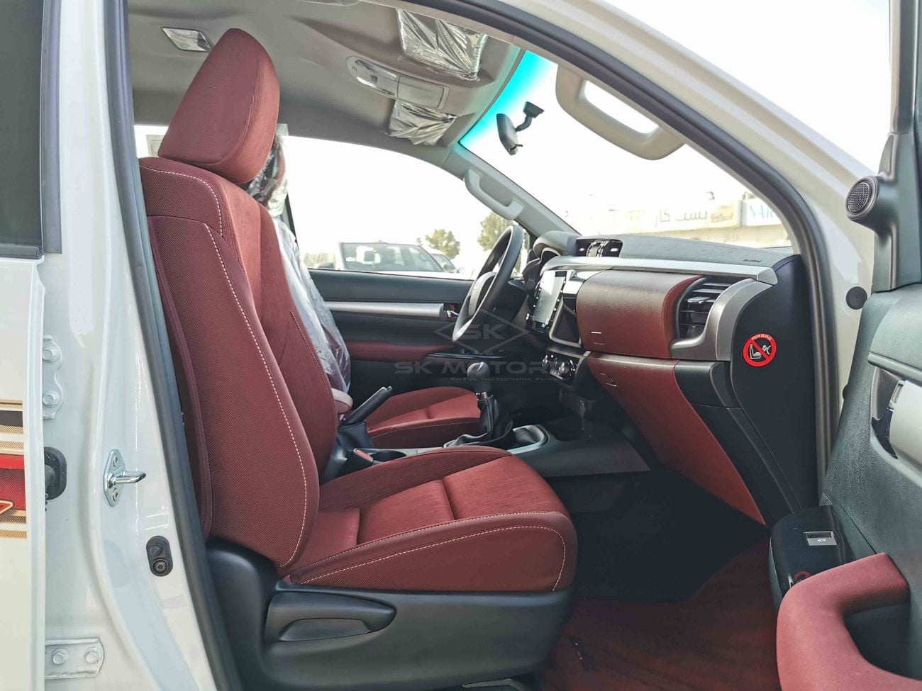 Toyota Hilux 2.7L, Manual, DRL LED Headlights, Rear Bedliner, Bluetooth, DVD, 4WD, Rear Camera (CODE # THFO03)