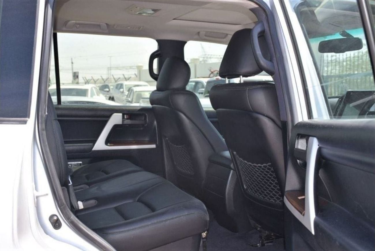 Toyota Land Cruiser V8 Diesel 4.5L (Right Hand)