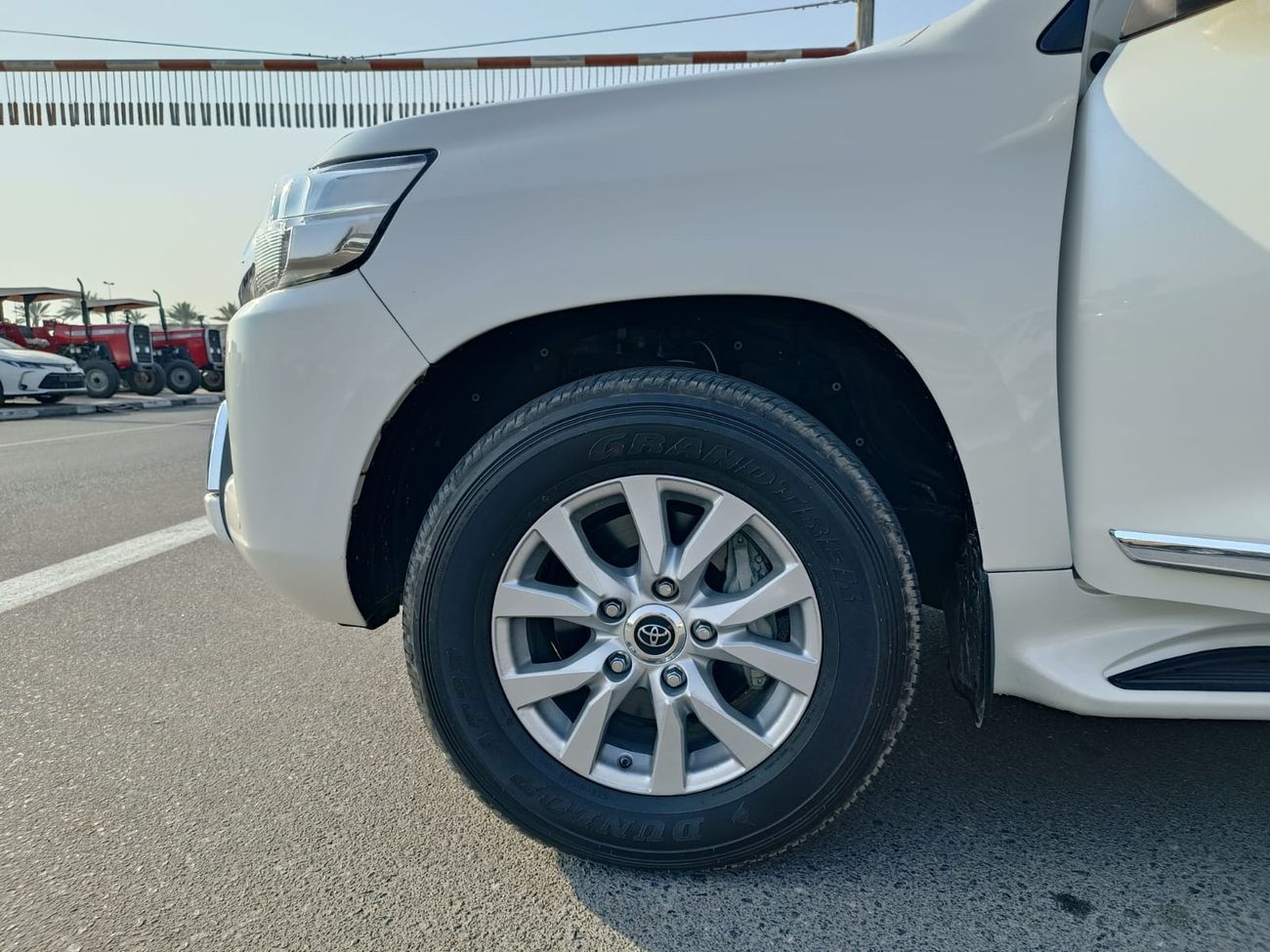 Toyota Land Cruiser VXR 5.7L  Petrol / V8 / Full Option / Exclusive Condition (LOT # 99986)
