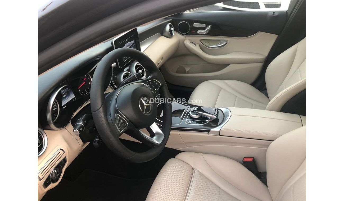مرسيدس بنز C 300 موديل 2016 وارد كلين تيتل فل مواصفات رداربانوراما كراسي جلد ومثبت سرعه وتحكم كهربي كامل ونظام صوت مم