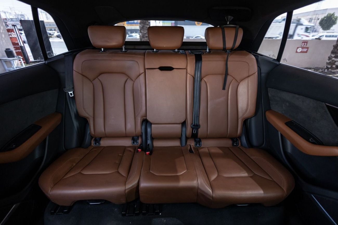 Audi Q8 55 TFSI quattro S-Line 3.0L (340 HP) Audi Q8 55TFSI Quattro S-Line 2019 GCC | Warranty