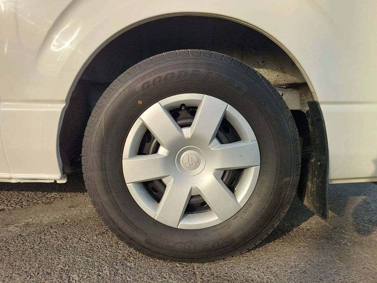 تويوتا هاياس TOYOTA HIACE COMMUTER VAN RHD 2015 MODEL 3.0 L DIESEL AUTOMATIC(PM22809)