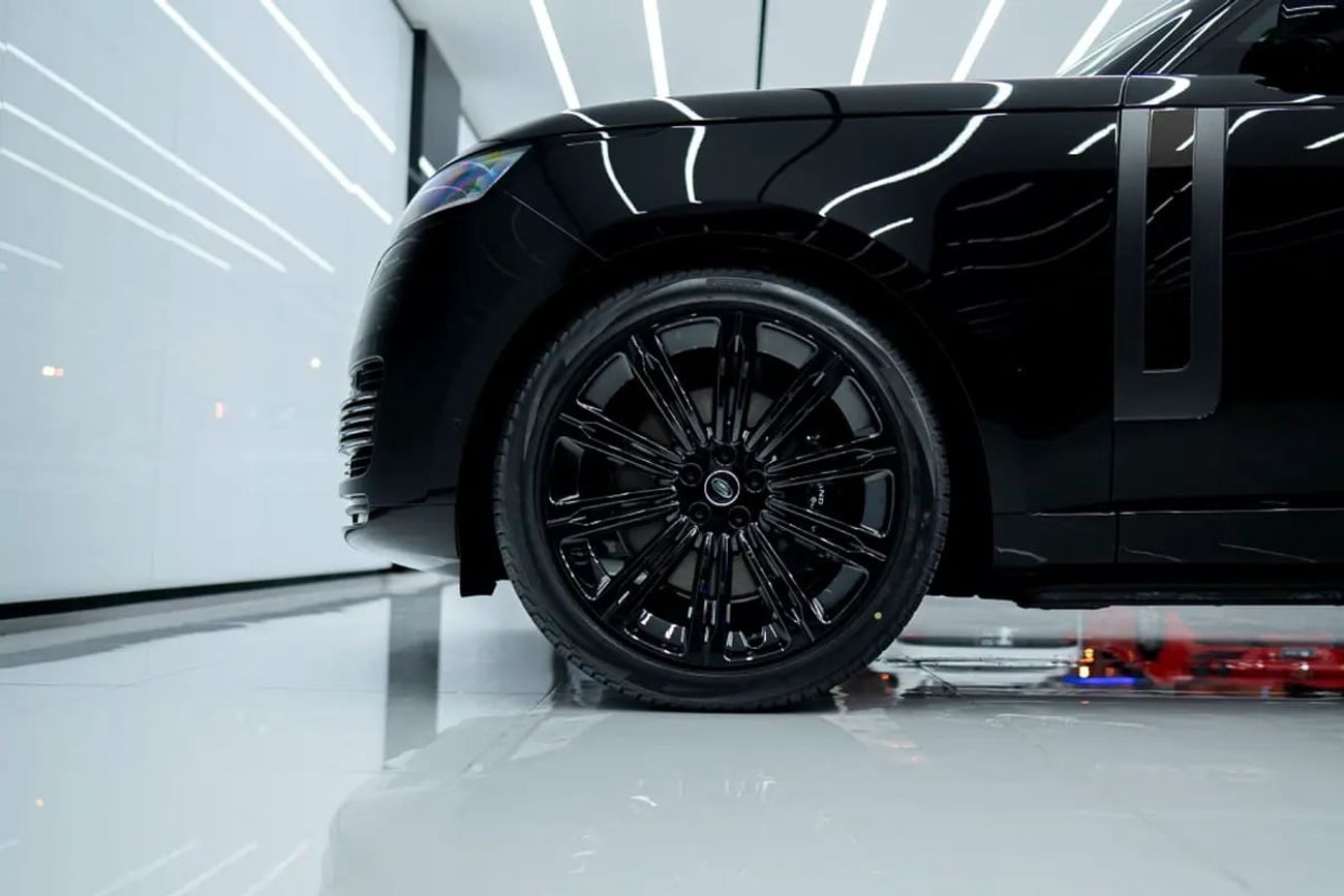 لاند روفر رينج روفر RANGE ROVER SV P530 | MIDDLE EAST SPECS | REAR TVS | LEG REST TWO TONE INTERIOR