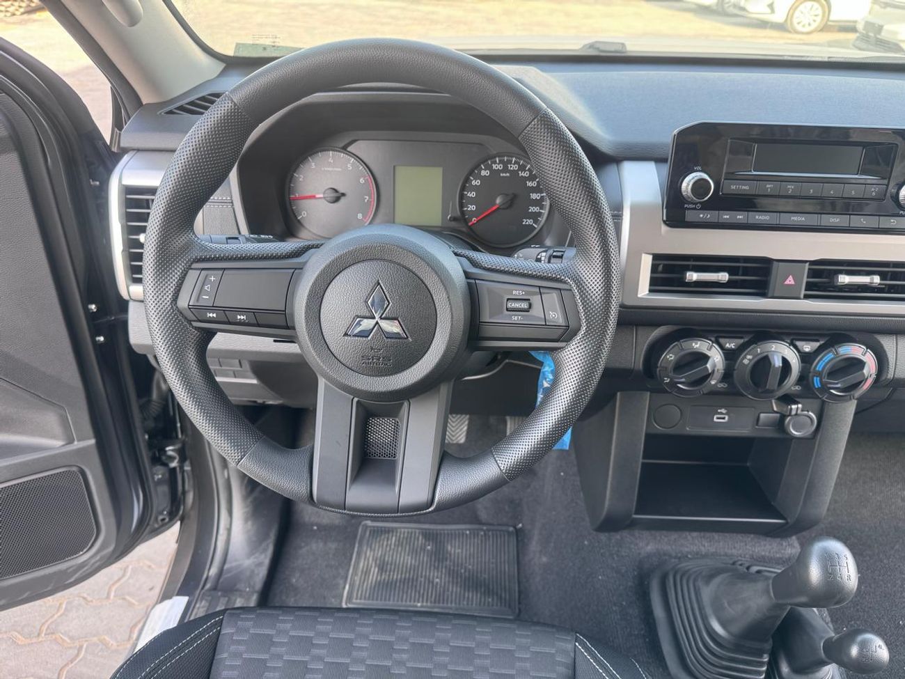 Mitsubishi L200 MITSUBISHI L200 Petrol Double Cabin 4WD 5MT 2.5L GLX - Basic Option _Grey