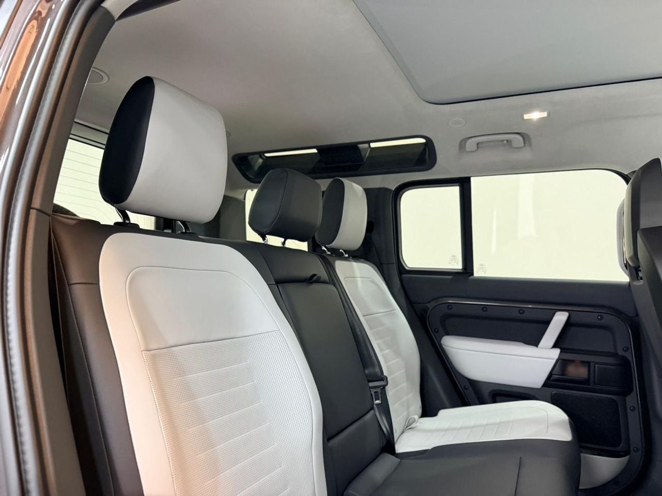 Land Rover Defender 110 635 OCTA V8 2026