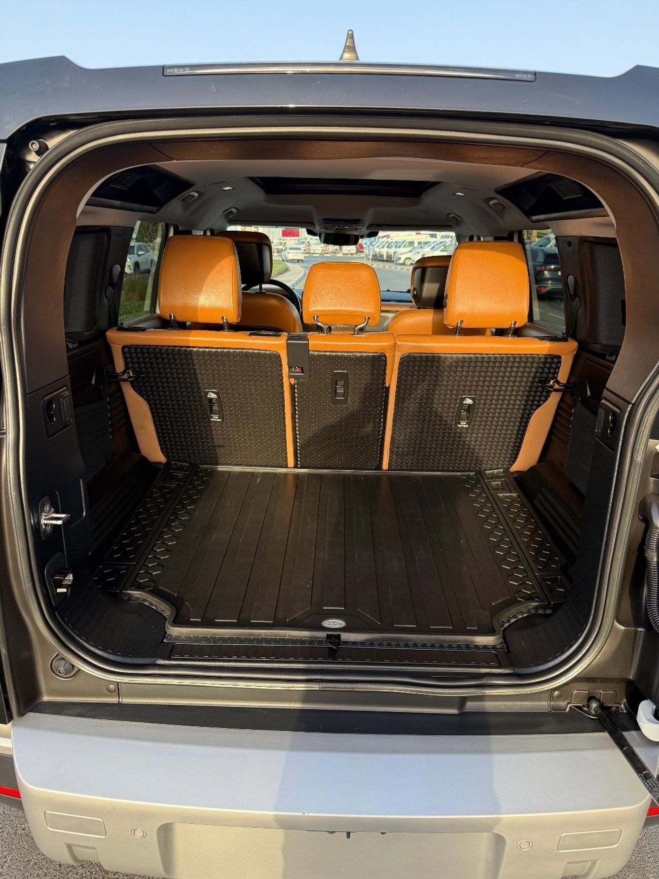 Land Rover Defender P300 110 S 2.0L (5 Seater)