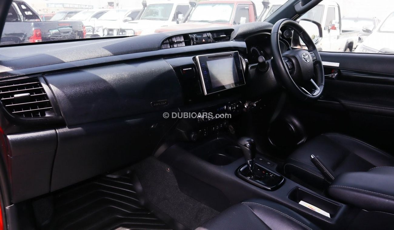 تويوتا هيلوكس SR5 Full option Clean Car