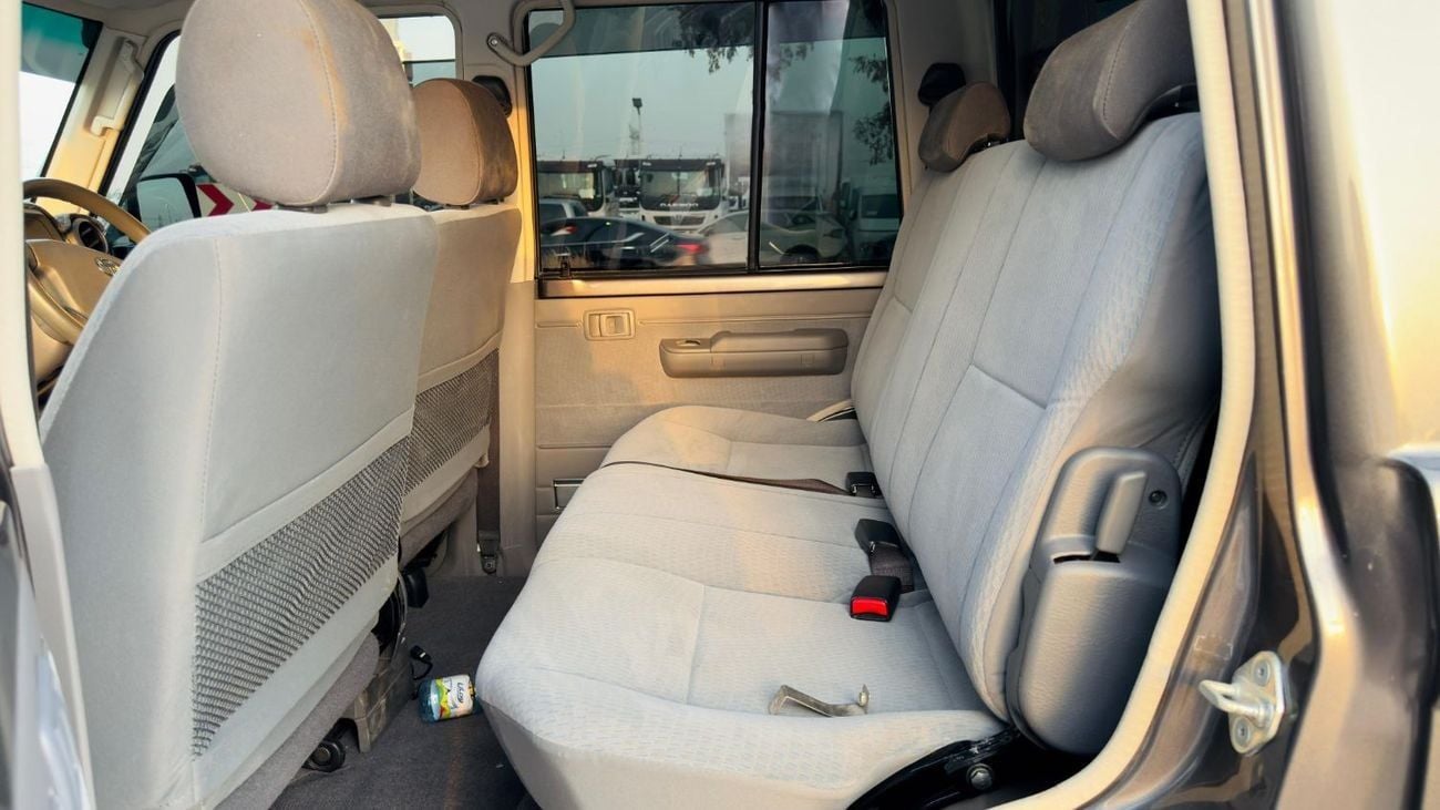 Toyota Land Cruiser HEAVY OFF-ROAD SETUP | 4WD | 4.5L DIESEL ENGINE | MANUAL TRANSMISSION | ROOF RACK + TENT | DOUBLE CA