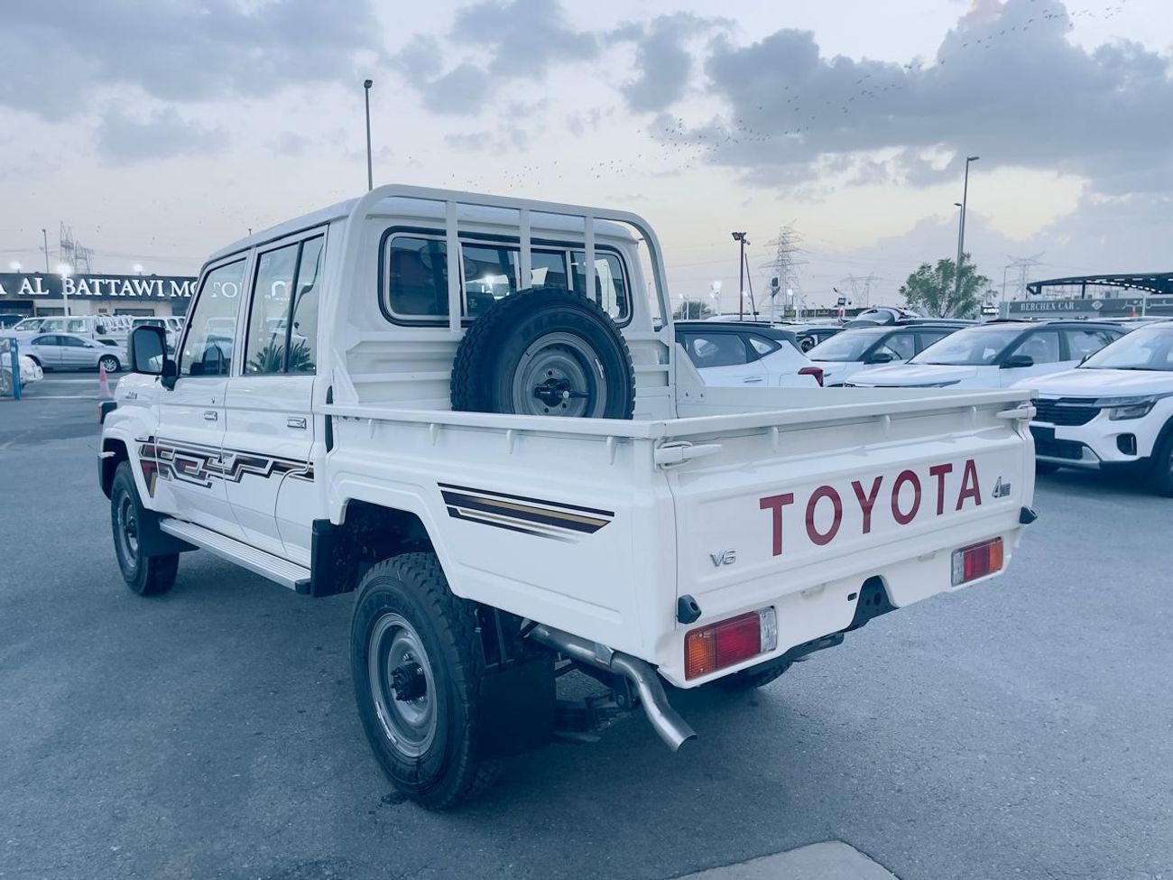 تويوتا لاند كروزر بيك آب Std 4.0L Double Cab Utility 4WD