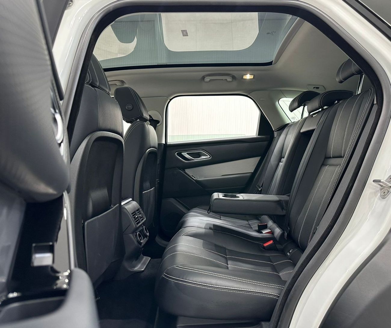 لاند روفر رينج روفر فيلار 2020 Range Rover Velar P250 S, Sep 2025 Range Rover Warranty + Service Pack, Low Kms, GCC