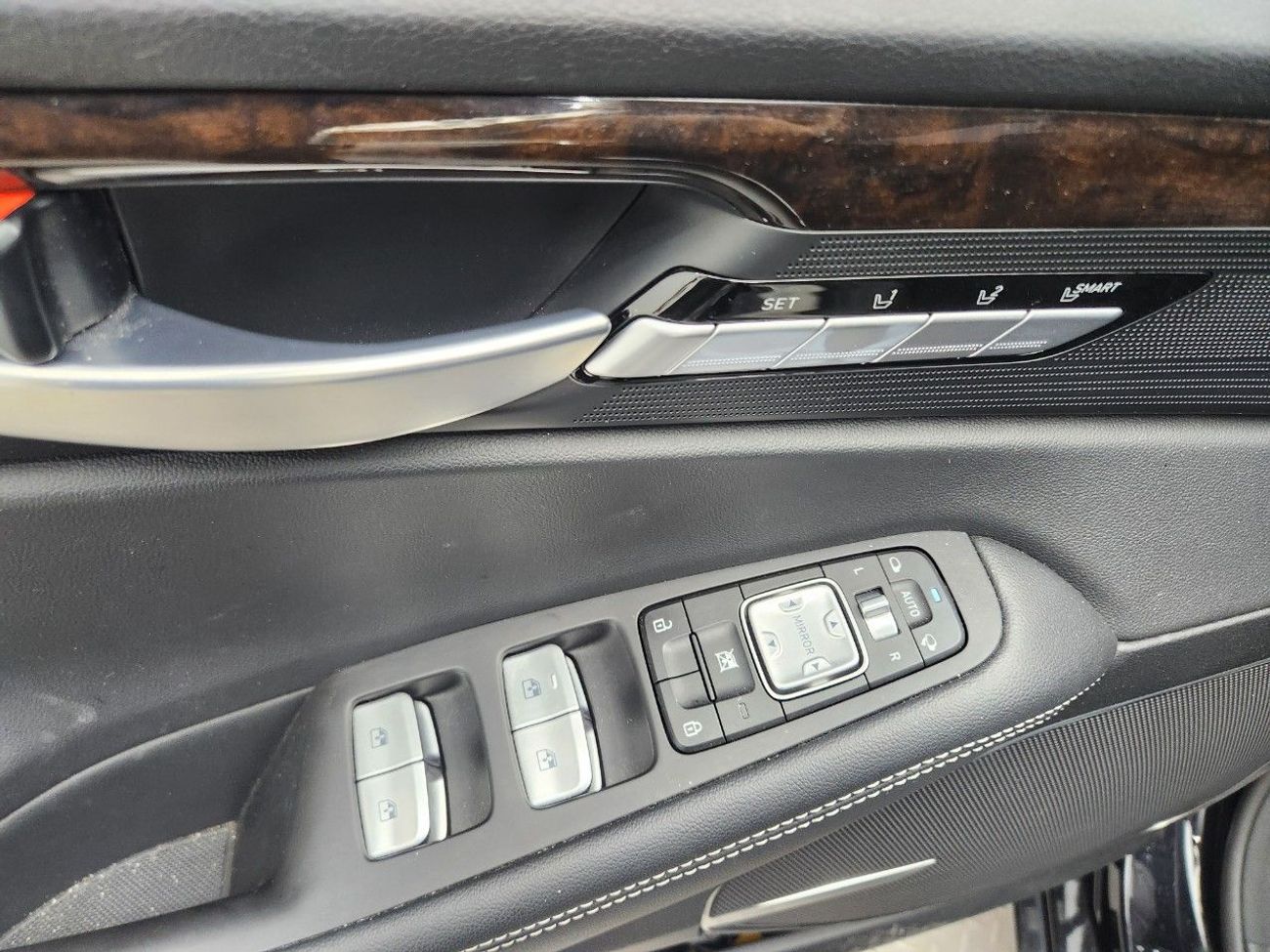 جينيسس G90 Platinum 3.8L RWD