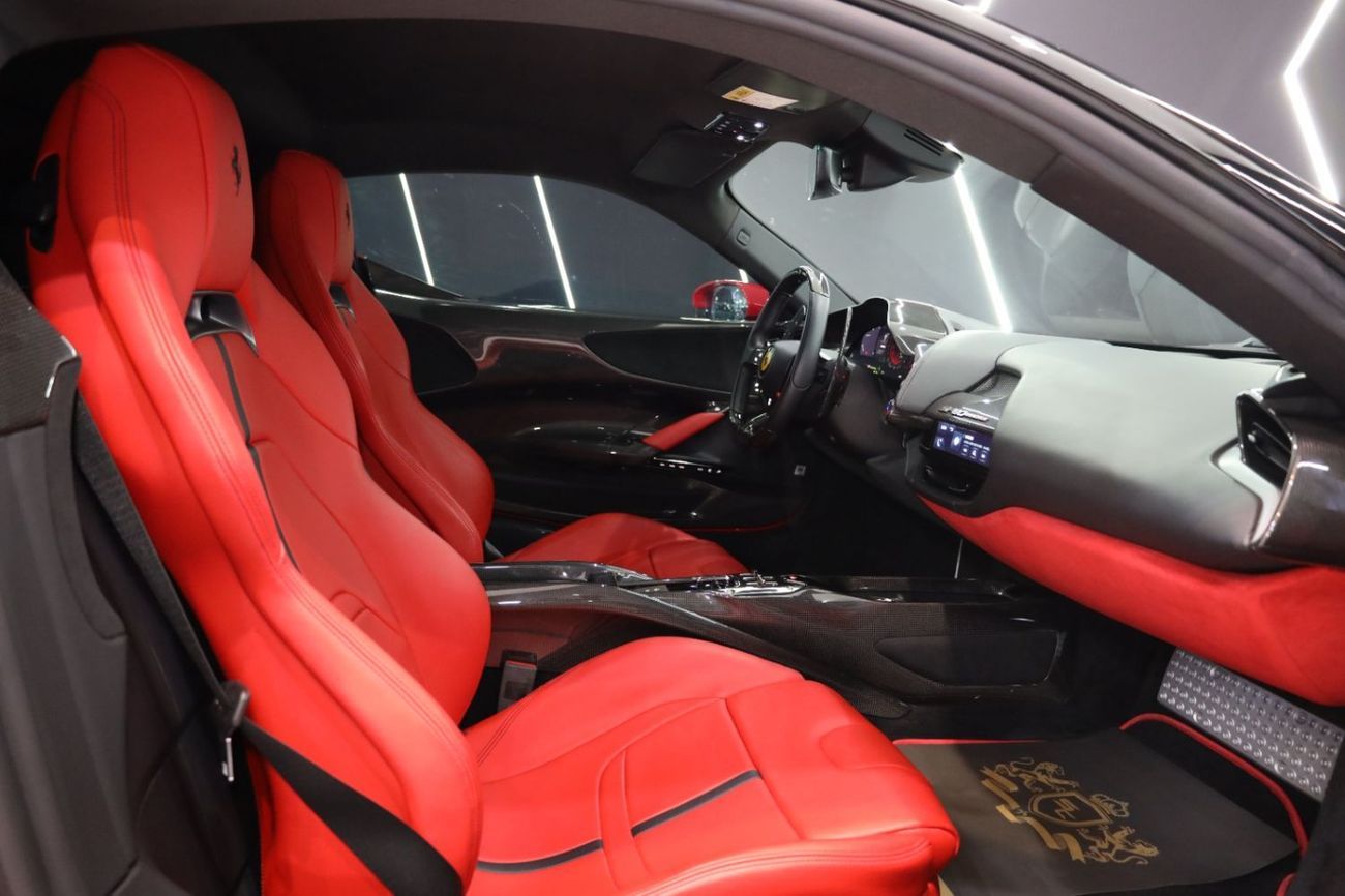 فيراري SF90 ستراديل Asseto Fiorano Package, Carbon Ext/Int, JBL Audio, Al Tayer Warranty + Service!!