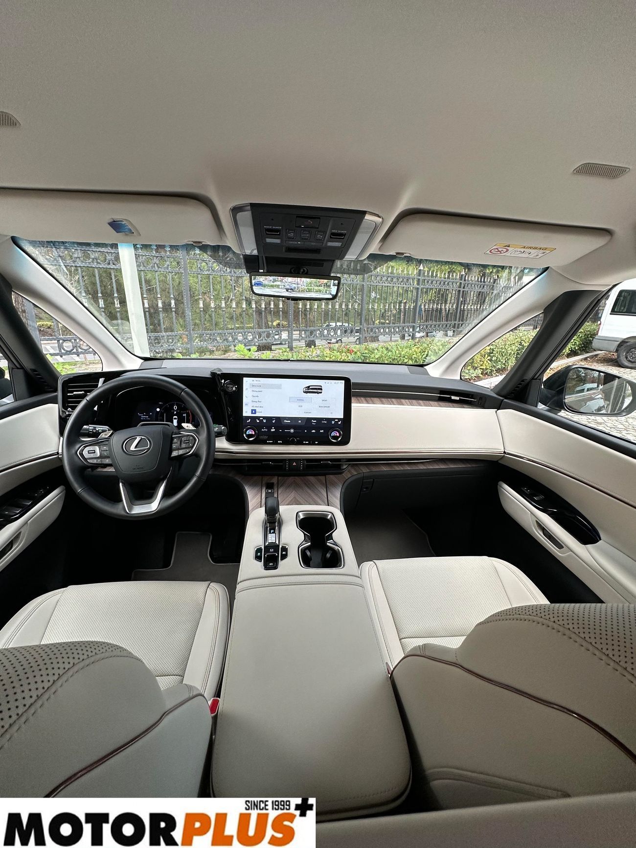 لكزس LM 350h Hybrid 4 Seater 2024