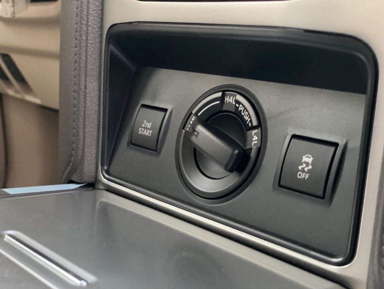 Toyota Prado TXL 2.7 L| 4V 4WD | Petrol | automatic | Brand new