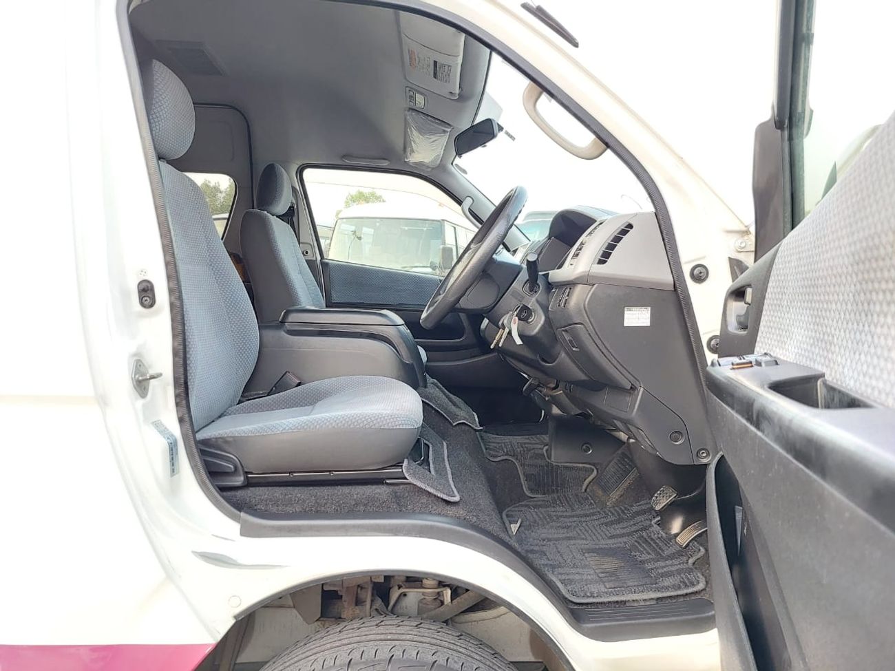 Toyota Hiace TOYOTA HIACE COMMUTER VAN RHD 2012 MODEL 2.7 L PETROL AUTOMATIC(PM05079)