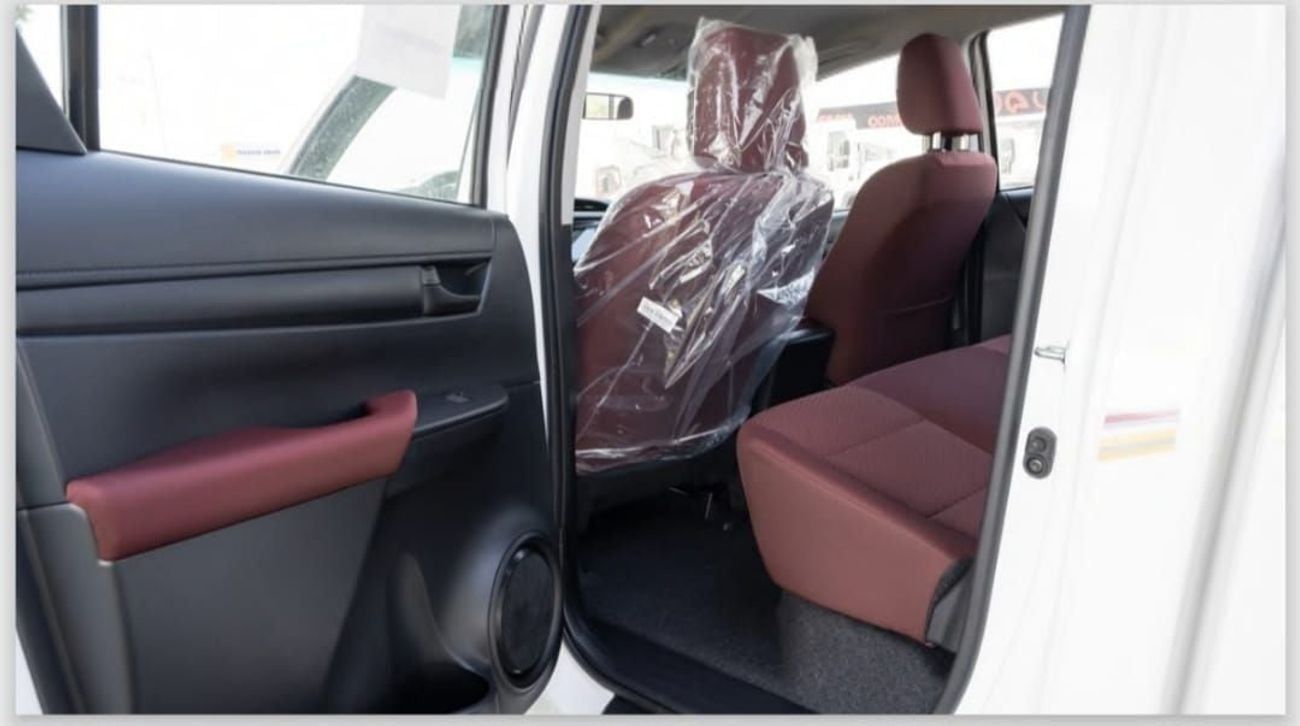 Toyota Hilux GLX HILUX 2.7 DC A/T 4X2, 2025 WHITE INSIDE MAROON