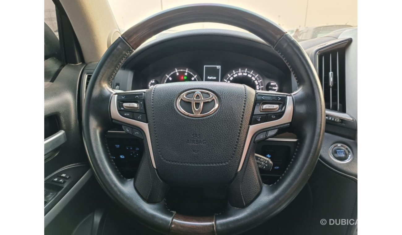 Toyota Land Cruiser VXR / 5.7L HYDRAULIC /  TOP NO:1 OPTION (LOT # 58646)