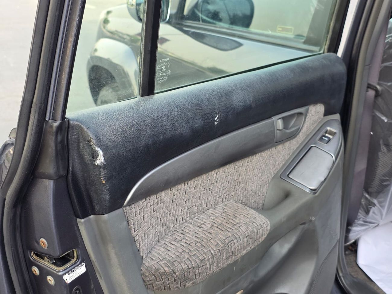 تويوتا برادو DIESEL PRADO 3.0 LITER 1KZ ENGINE GREY COLOR 2004 MODEL AUTOMATIC