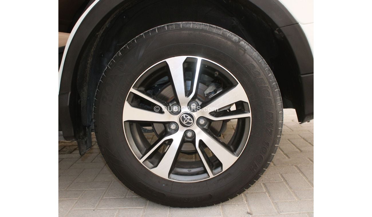 Toyota RAV4 EX TOYOTA RAV 4 WHITE 2017 GCC EXCELLENT CONDITION WITHOUT  ACCIDENT