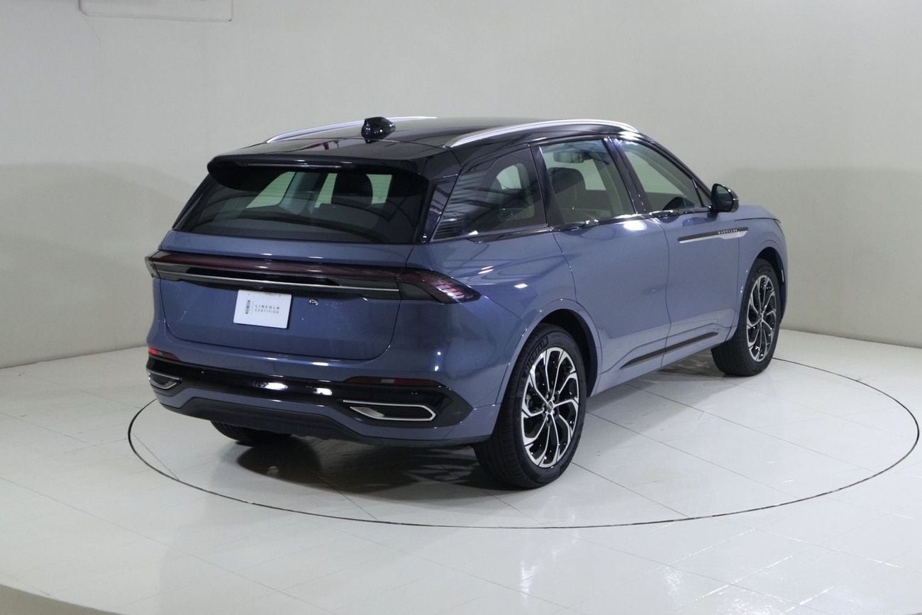 Lincoln Nautilus RESERVE I NAU325 / AL TAYER MOTORS AL QOUZ SHOWROOM