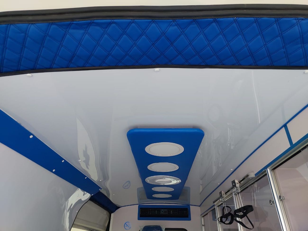 تويوتا هاياس TOYOTA HIACE VAN AMBULANCE RHD 2021 MODEL 2.8 L DIESEL AUTOMATIC(PM10424)