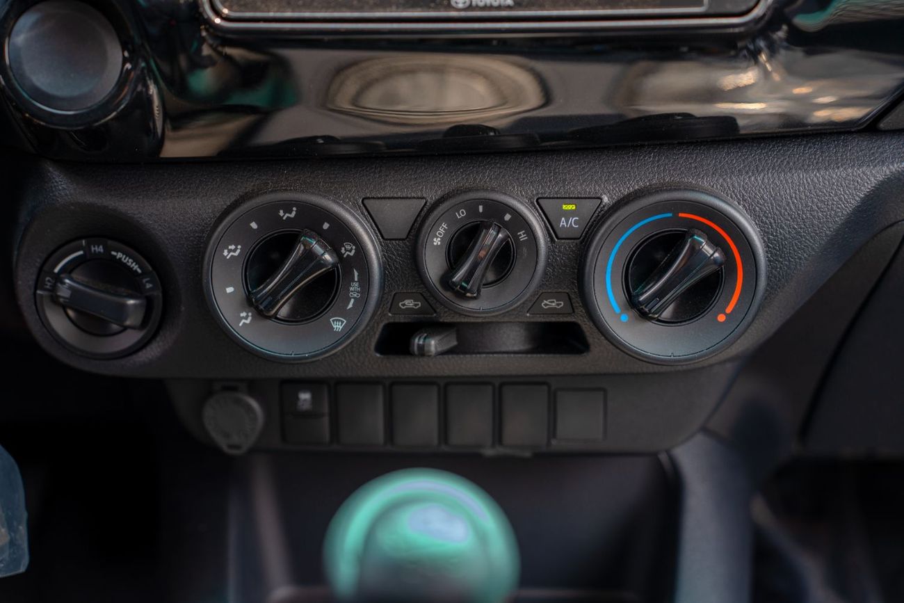 تويوتا هيلوكس Toyota Hilux 2025 2.4L Diesel 4WD Double Cab Manual