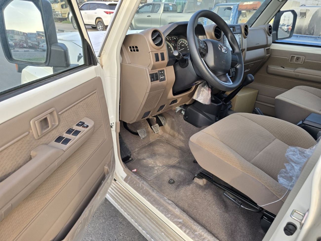 Toyota Land Cruiser 70 2024 LC76 4.5L V8 Diesel MT