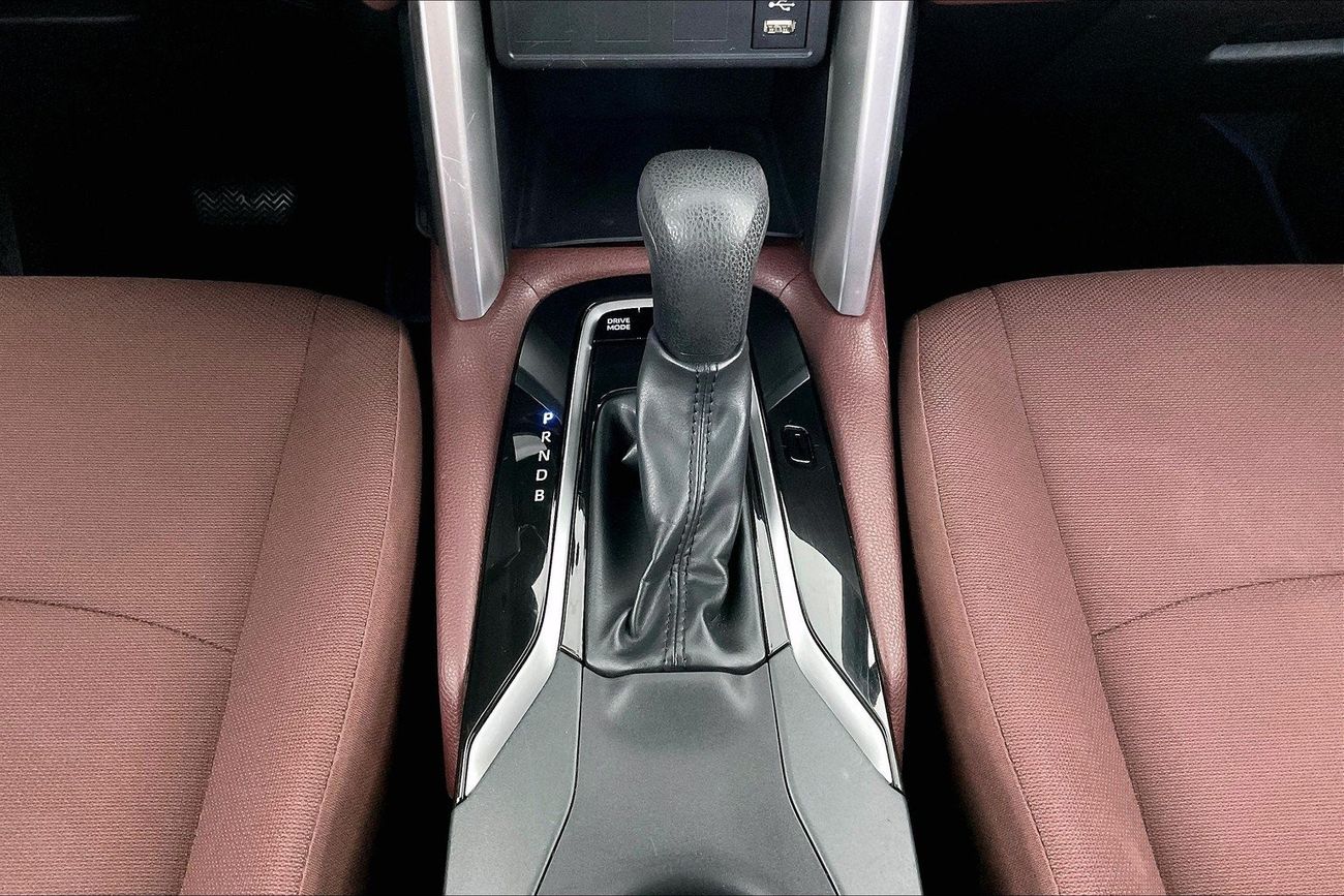 تويوتا كورولا كروس XL | عرض العيد الحصري | خالية من أضرار الفيضانات