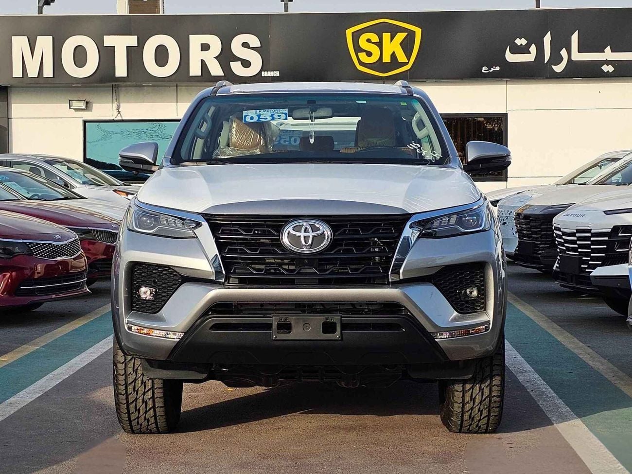 تويوتا فورتونر 4.0L V6 PETROL / 8 SCREEN + CAMERA / REMOTE KEY / REAR A/C (CODE # FP40VXB)