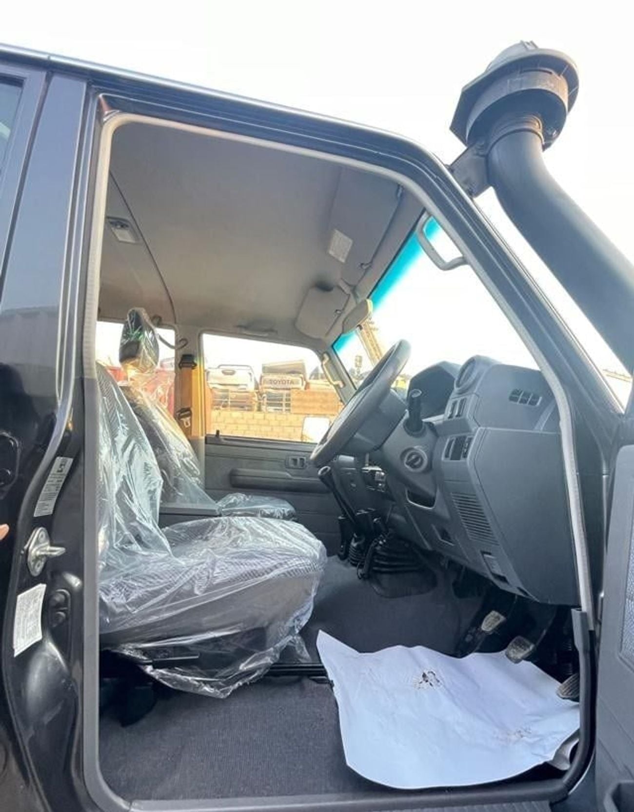 Toyota Land Cruiser Pick Up DIESEL 4.5 LITER ,RIGHT HAND DRIVE ,ONLY FOR EXPORT AVAILABLE