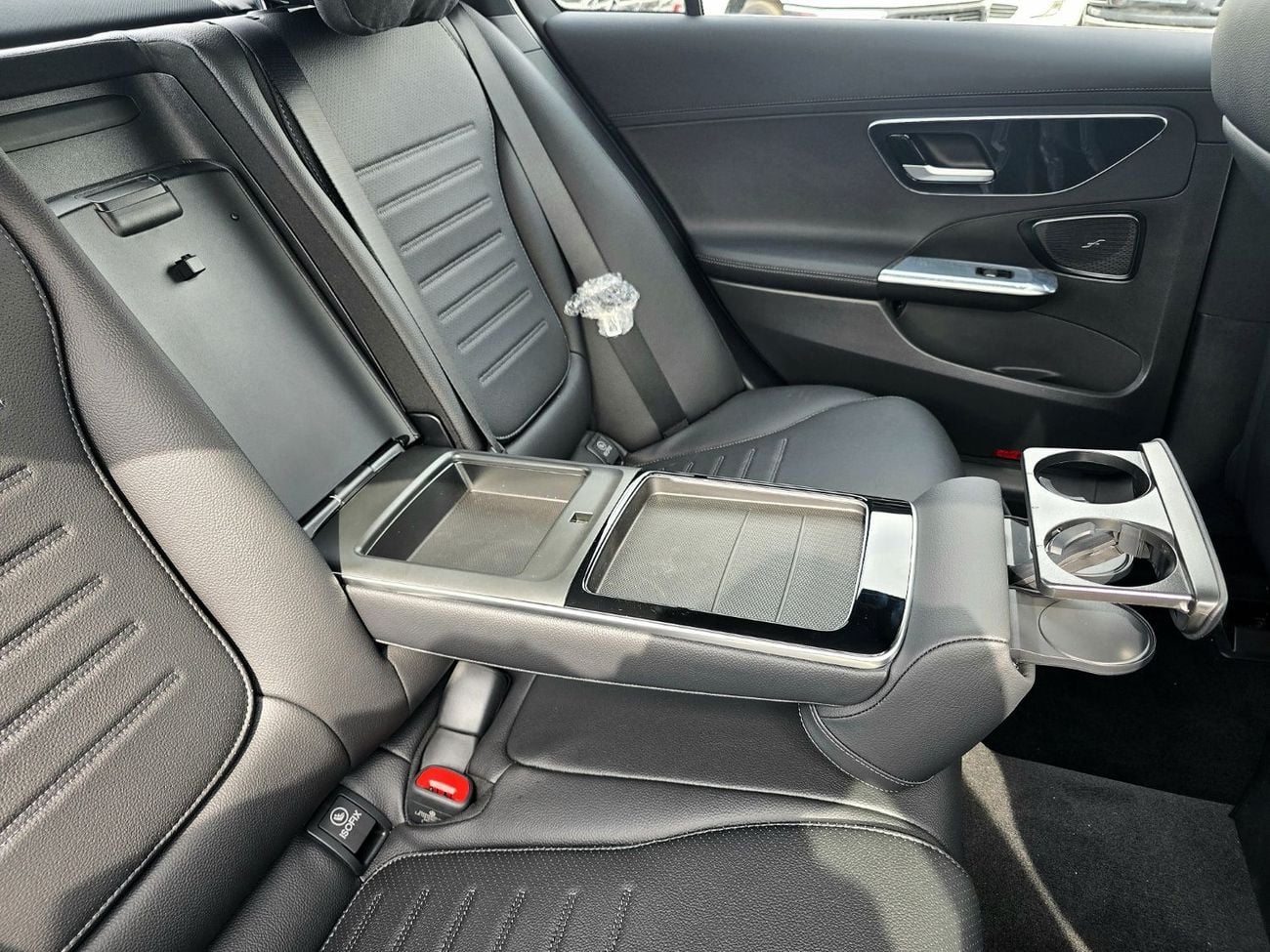 Mercedes-Benz C 200 Mercedes-Benz C200L 1.5L with cold and heat seats white color 2025 Model