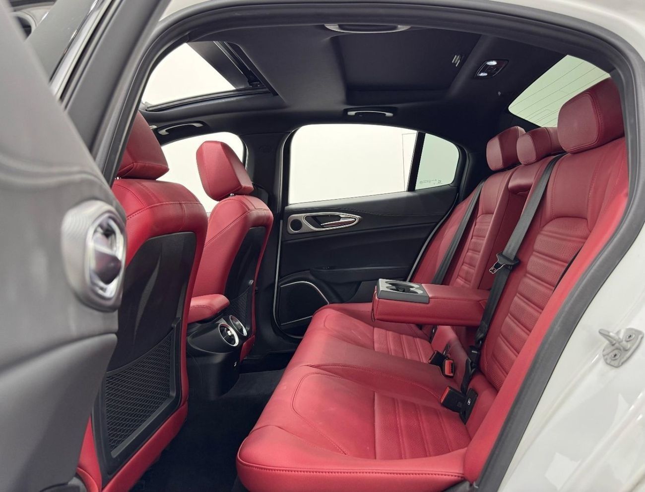 ألفا روميو جوليا Veloce Q2 2023 Alfa Romeo Giulia Veloce Q2, 2028 Alfa Romeo Warranty + Service Pack, Very Low Kms, G