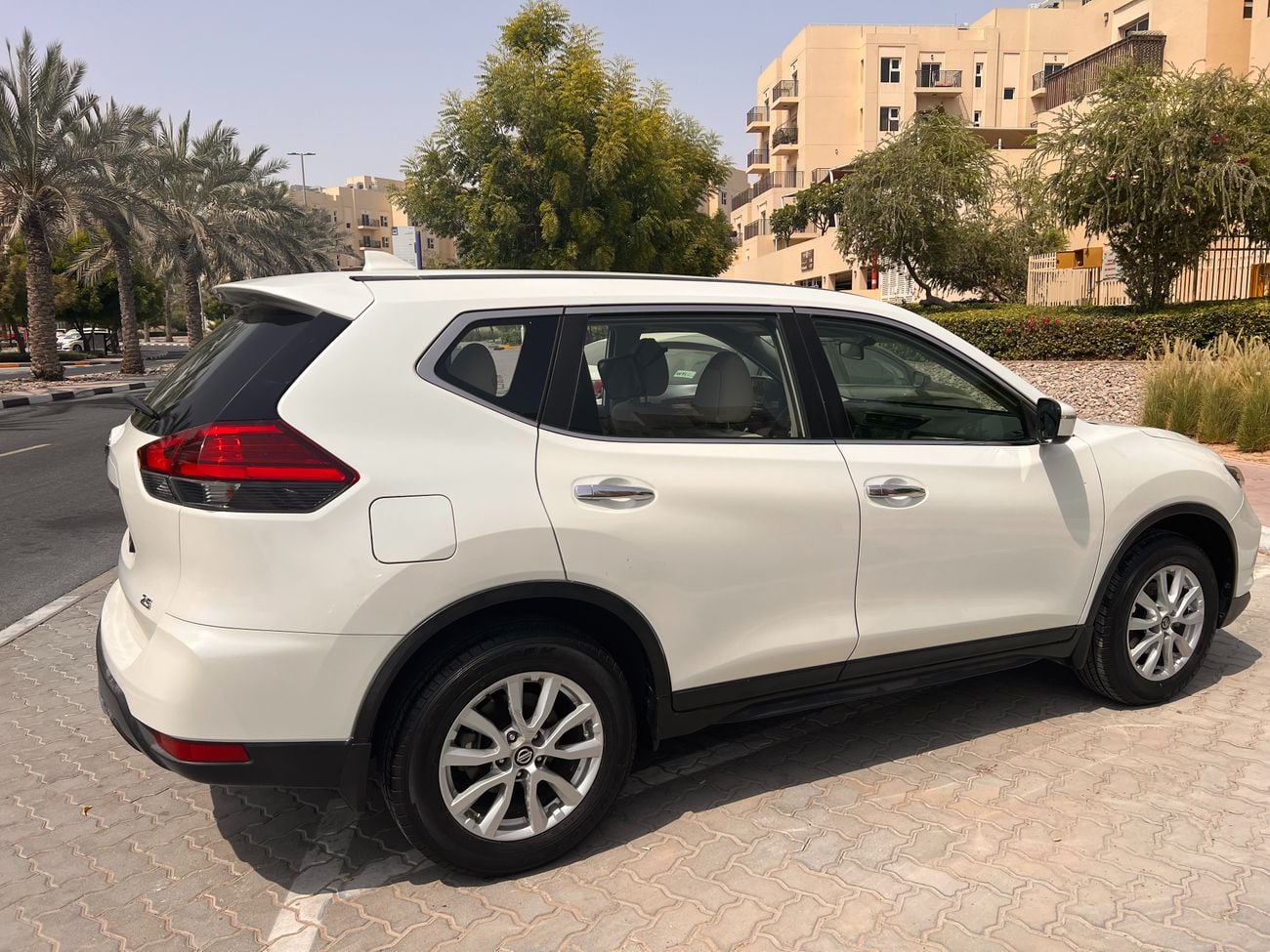 نيسان إكس تريل S 2.5L FWD (5 Seater)