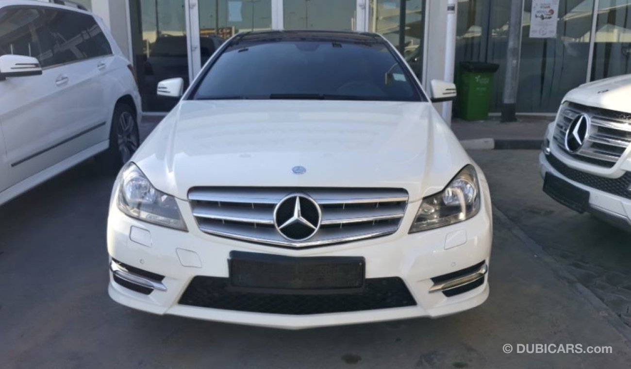 مرسيدس بنز C 250 2012 Model Coupe Gulf specs Full options Panoramic roof navigation camera leather interiors