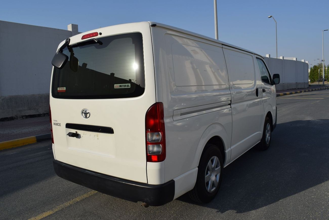 Toyota Hiace GL - Standard Roof Toyota Hiace Std Roof Van, model:2021. free of accident with low mileage