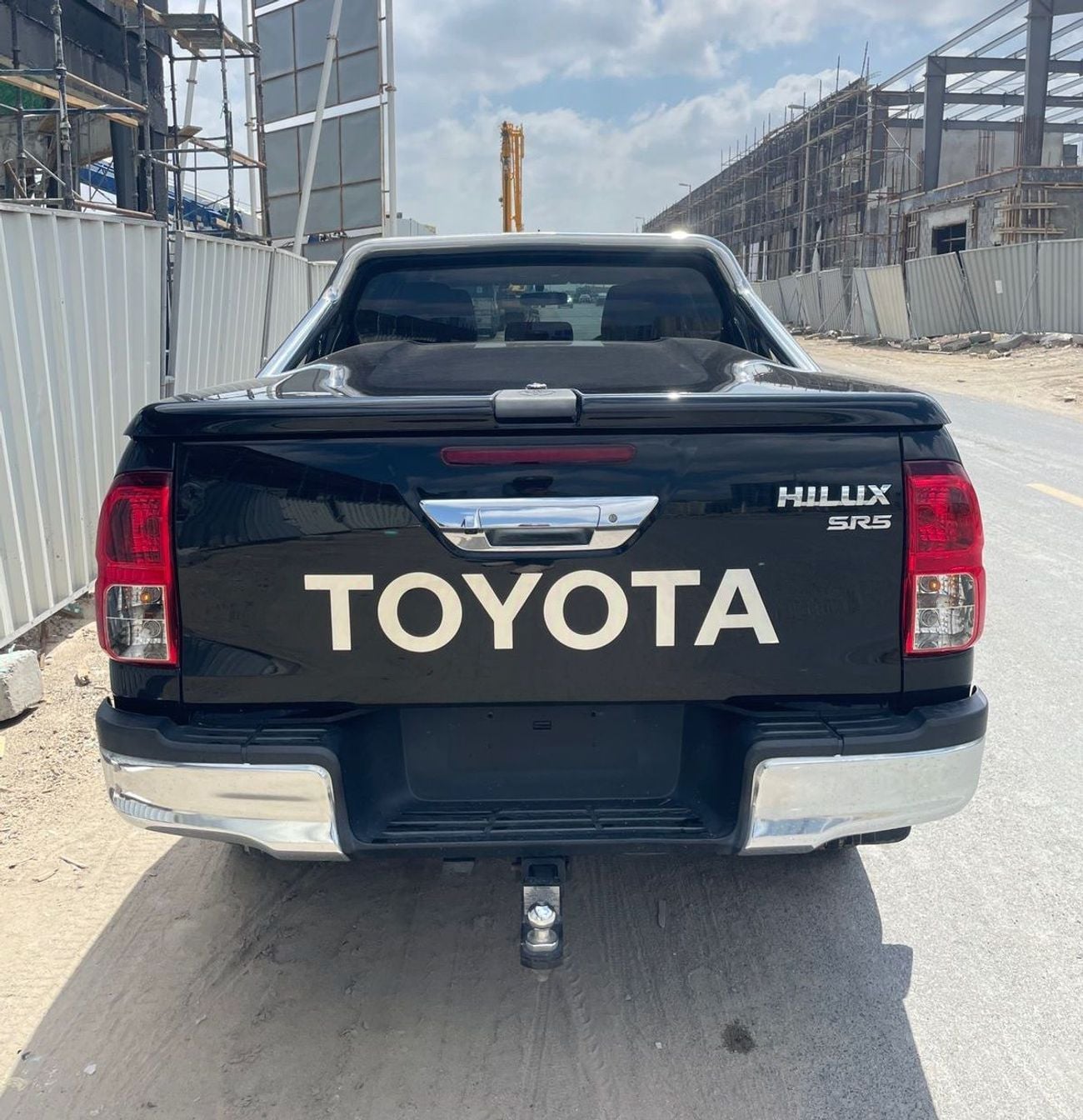 تويوتا هيلوكس diesel 2.8 liter ,right hand drive automatic ,full option