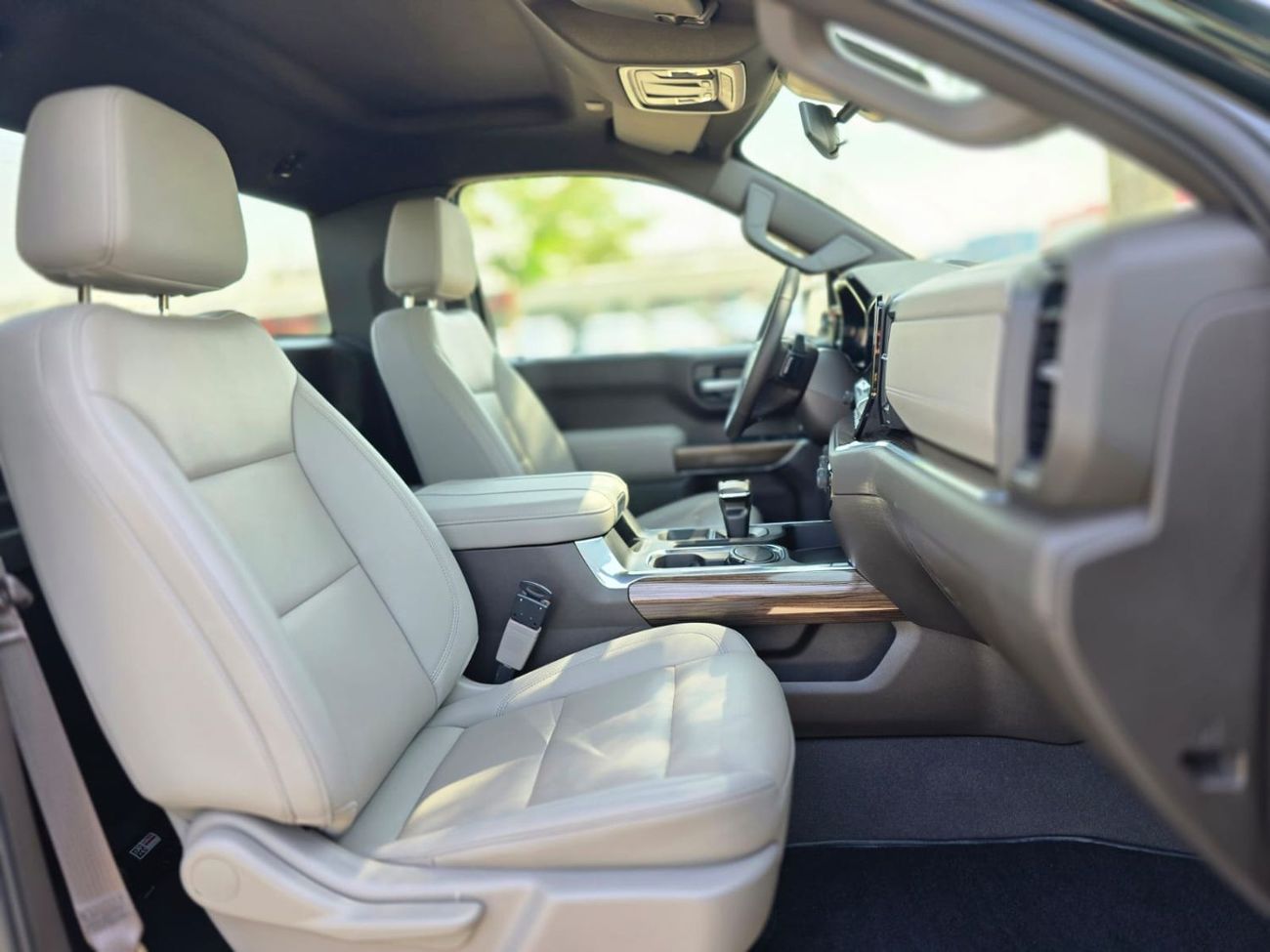 Chevrolet Silverado 5.3 V8 Trail Boss RC 4WD 2024 GCC LOW MILEAGE WITH AGENCY WARRANTY & SERVICE CONTRACT IN MINT CONDIT