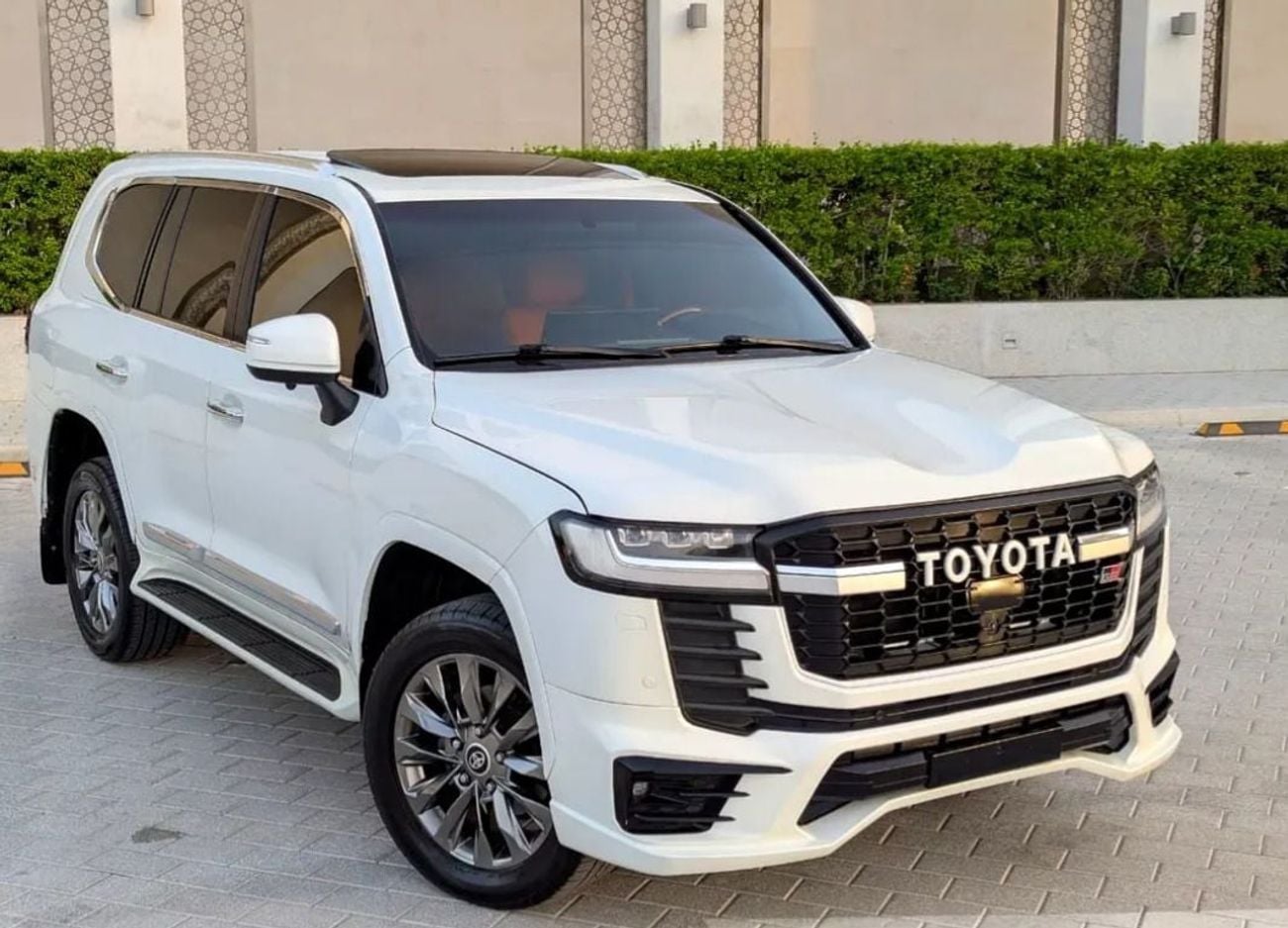تويوتا لاند كروزر Toyota landcruise 2015Model GXR Top Full option Facelifted 2026 4.0L v6 petrol Engine Colour White p