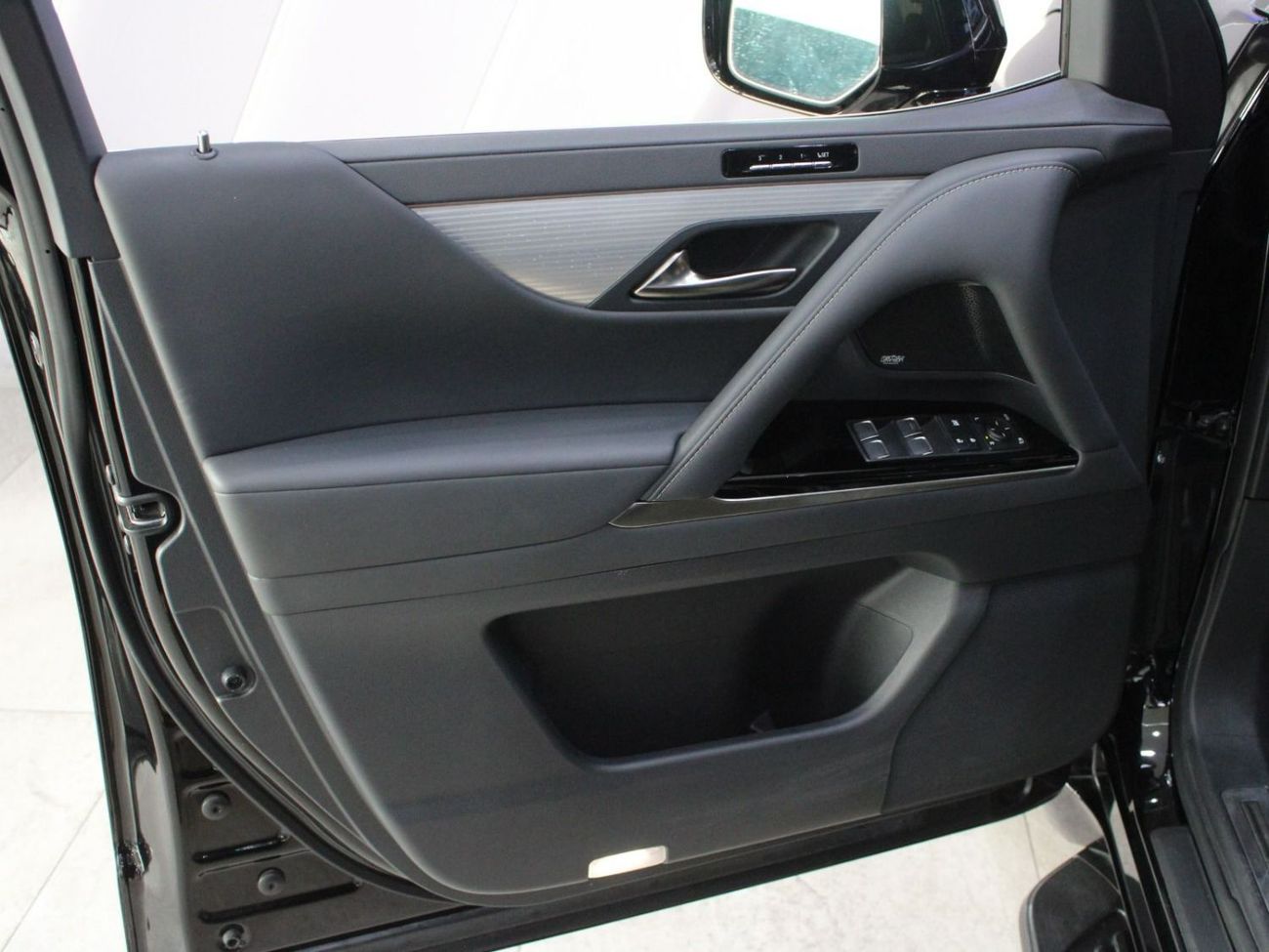 لكزس LX 600 F-Sport