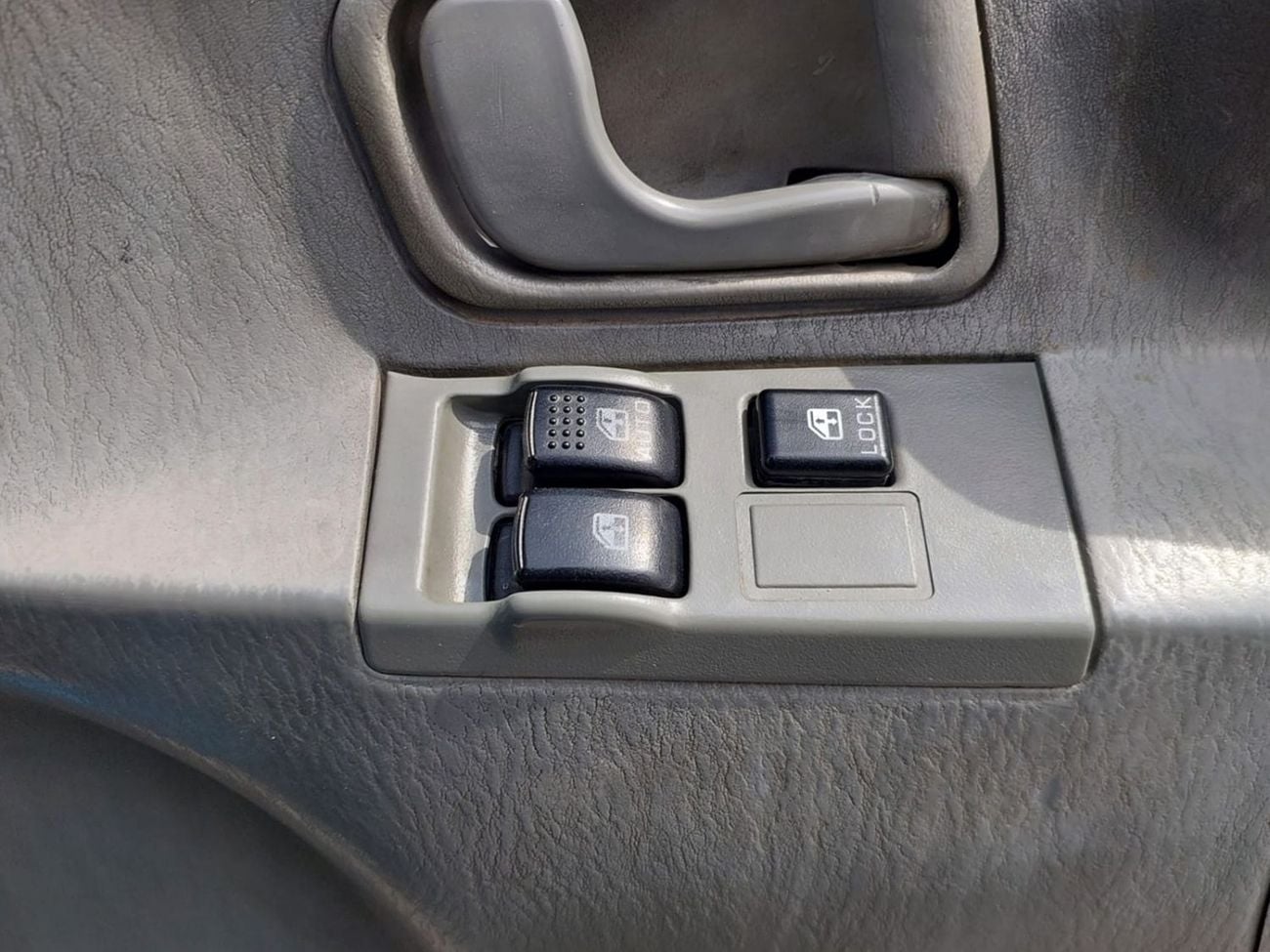 Mitsubishi Fuso Canter (RAMADAN OFFER) MITSUBISHI CANTER TRUCK RHD 1998 MODEL 4.5 L DIESEL MANUAL(PM30616)