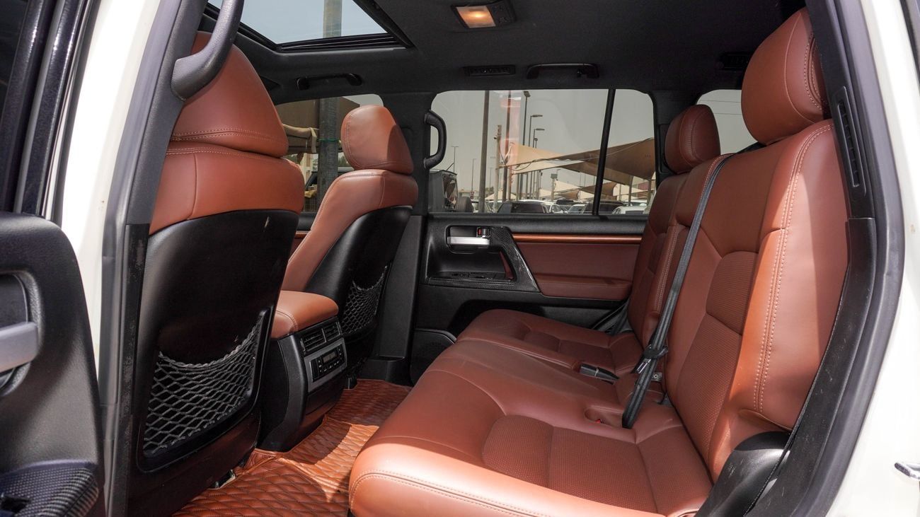 Toyota Land Cruiser VXR 5.7 L V8 with 2024 Body Kit