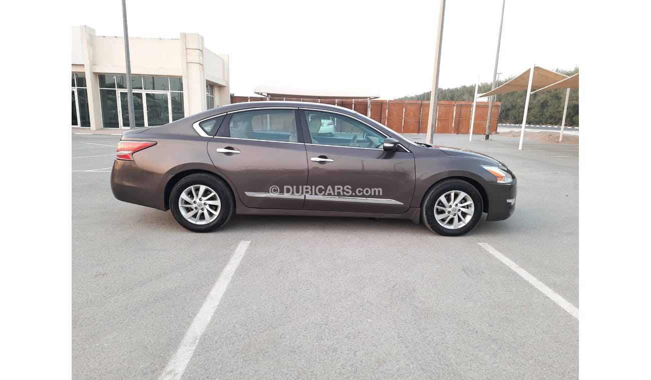 Nissan Altima Nissan Altima model 2014 Gcc very celen car km 176,000 price 22,000